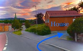 Private House-Terrace-Garden -Parking-Wifi-Smarttv